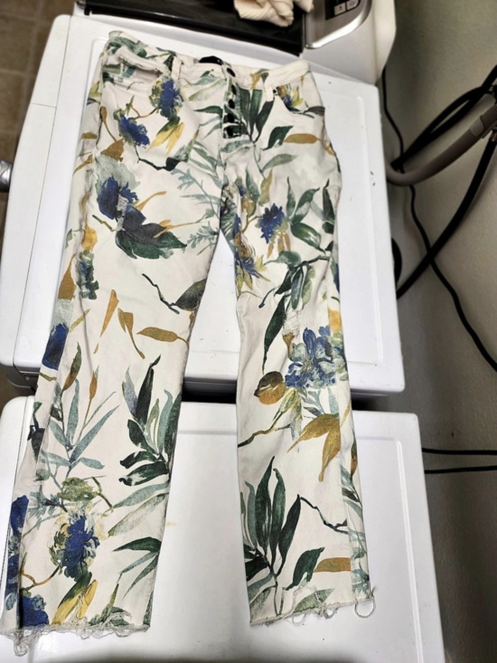 KUT from the Kloth Reese Fab AB Ankle Straight Leg Floral Straight Leg Jeans